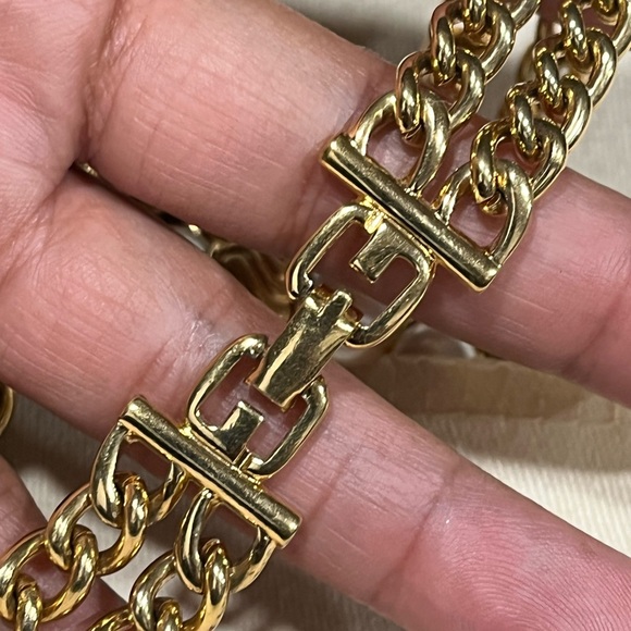 VINTAGE GIVENCHY DOUBLE LAYER PEARL NACKLACE - Picture 2 of 6